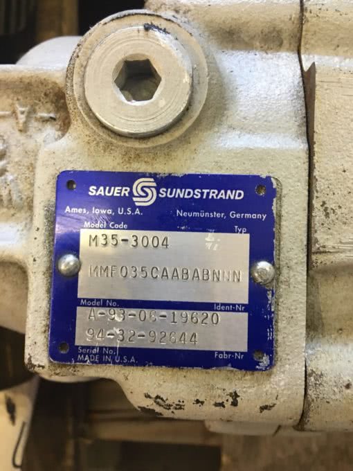 NEW SAUER SUNDSTRAND HYDRAULIC MOTOR M35-004, A-93-06-19620, 94-32-92644, (NP7) 2