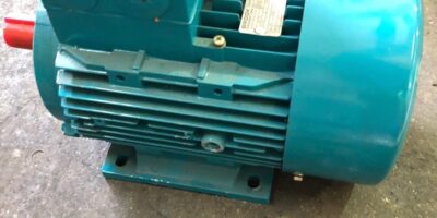 NEW BROOK CROMPTON T-DA100LB 3 PHASE AC MOTOR, 1415/1715 RPM, EN60034 (NM2 PT) 1
