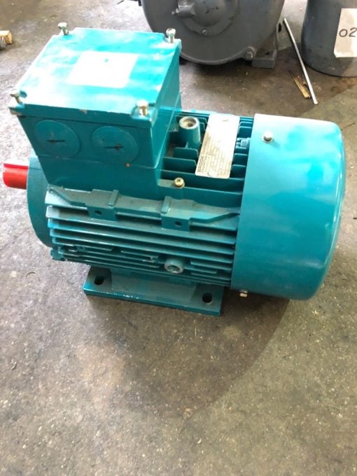 NEW BROOK CROMPTON T-DA100LB 3 PHASE AC MOTOR, 1415/1715 RPM, EN60034 (NM2 PT) 1