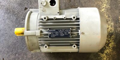 NEW SIEMENS 1LA7096-4AA11 3 PHASE 1.5/1