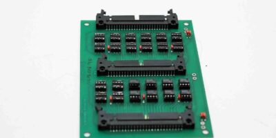 COE MANUFACTURING CO ALPHA OMEGA PC BOARD EB8119 SPLITTER BD W/8 ICs USED (H258) 1