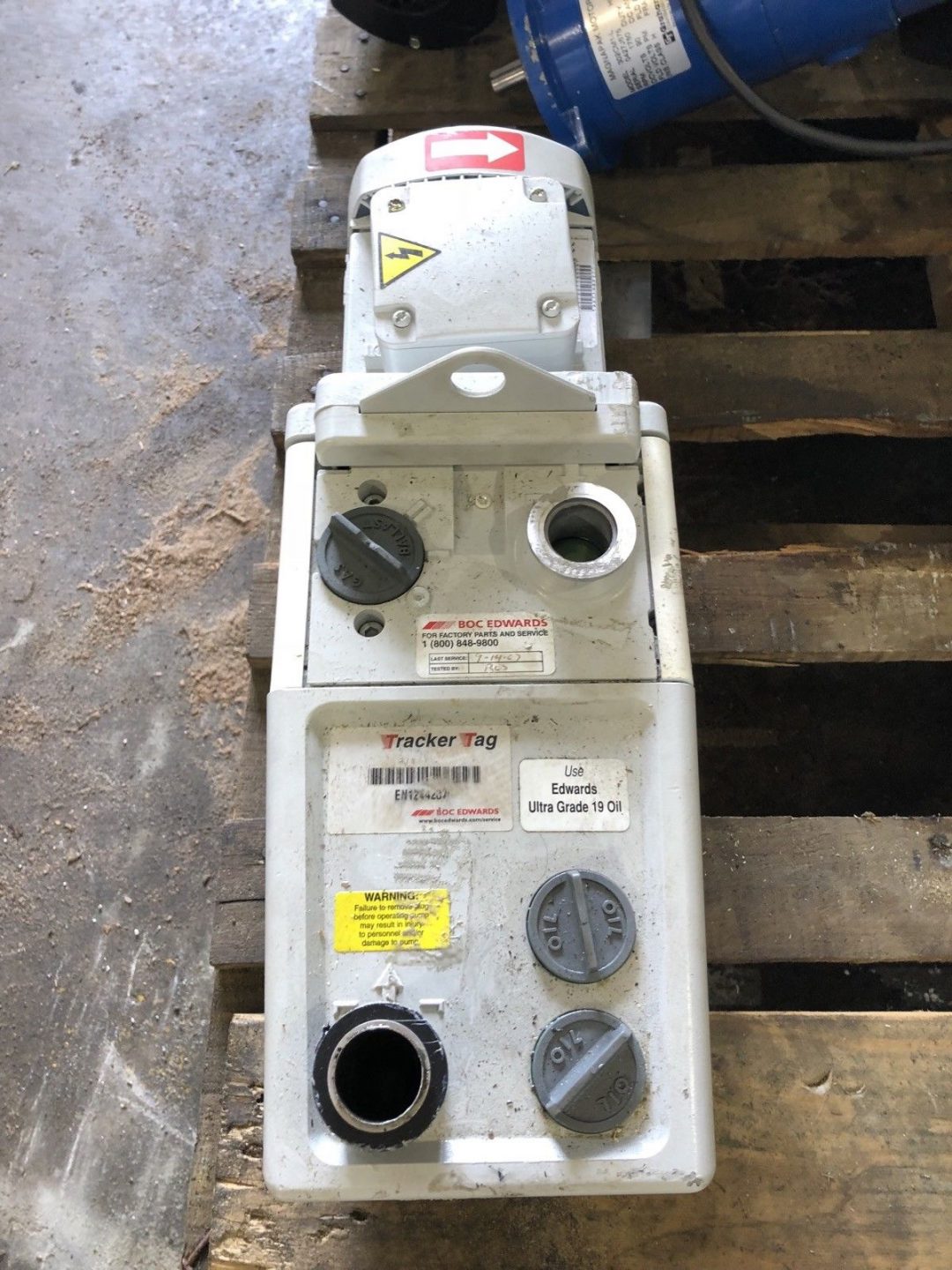 EDWARDS RV12 ROTARY VANE VACUUM PUMP W/ 3 L371 L871 MOTOR A07108027