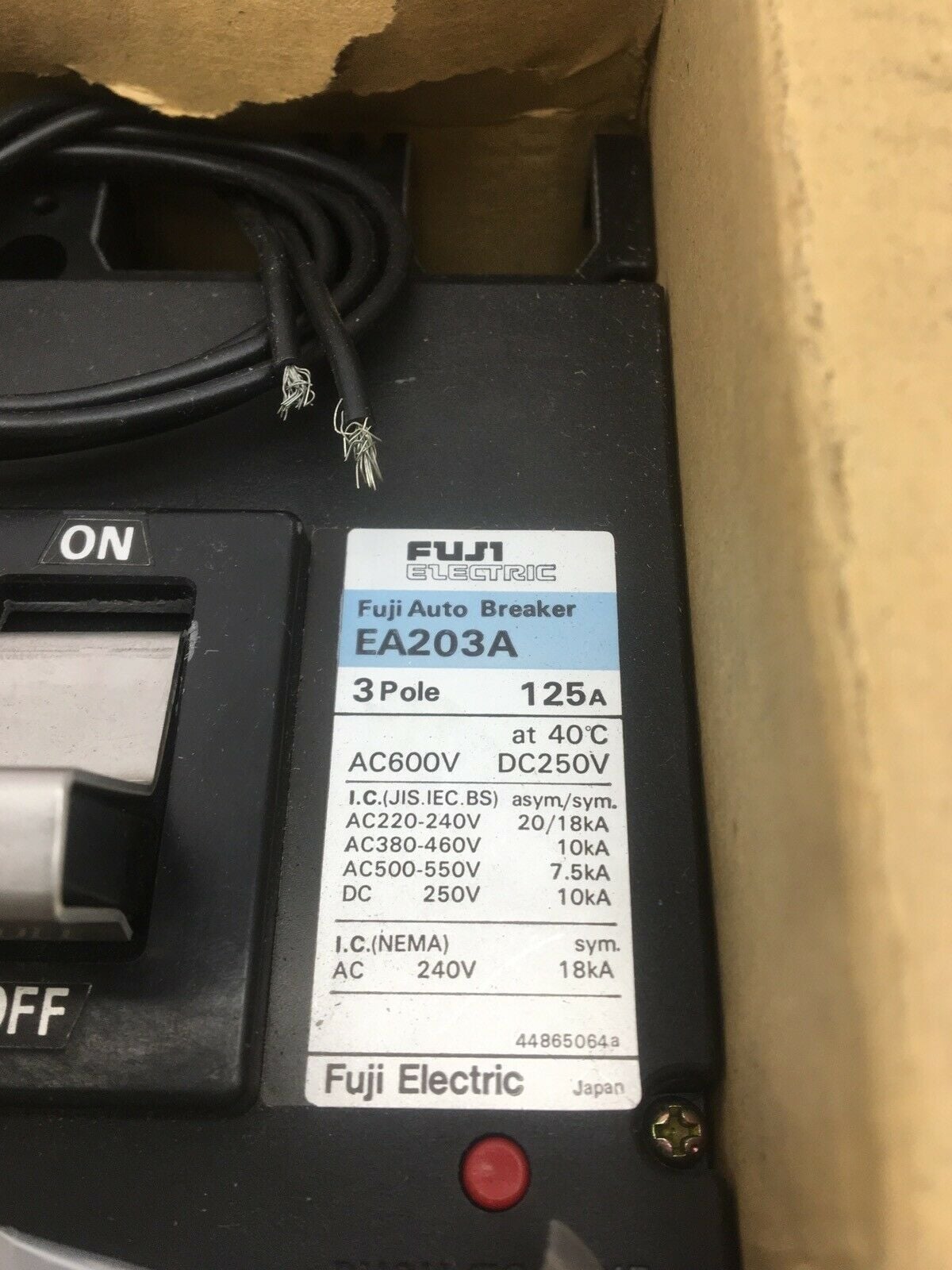 FUJI // SA203C // AUTO BREAKER Details about  /  New Other 3P 125A 1pcs