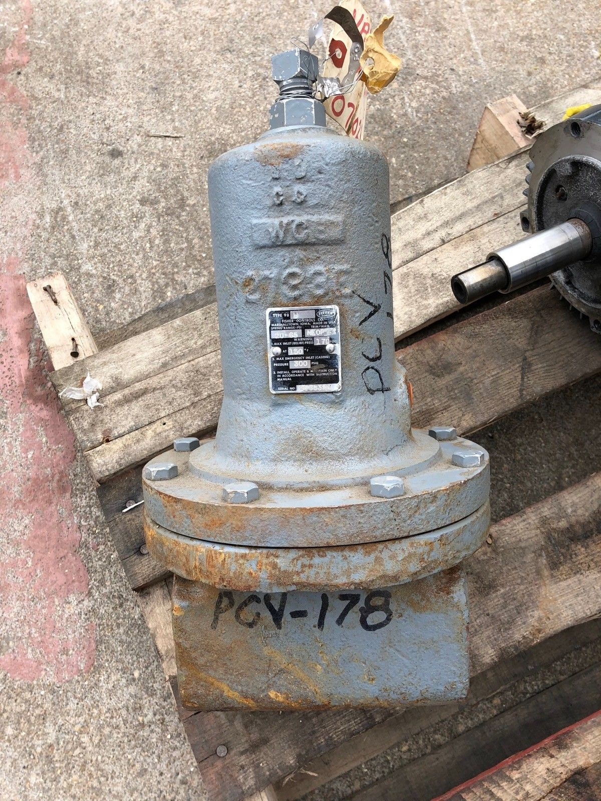 USED FISHER CONTROLS PRESSURE REGULATOR TYPE 98 H, 20-65 SPRING RANGE PSIG 1