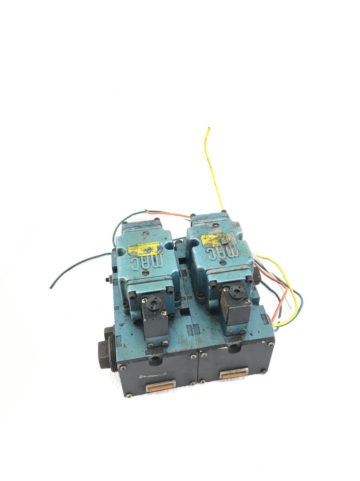 USED MAC BASE WITH (2) MAC SOLENOID VALVES ATTACHED, FAST SHIPPING! (B387) 1